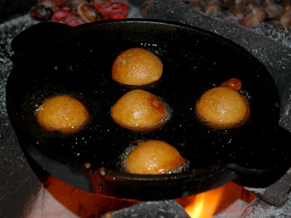 സദ്യക്കു പ്രധാനം മുറുക്കുകള്
