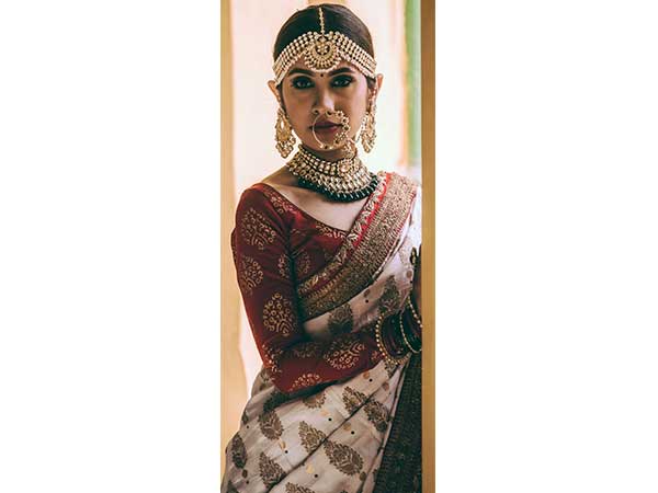 ആധികാരികമായ വേഷം