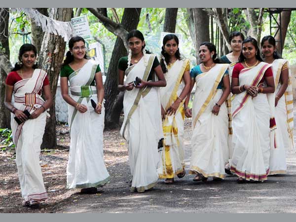 വള്ളം കളി