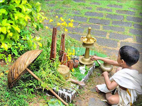 ഉത്രാടത്തിനു മുന്നേ