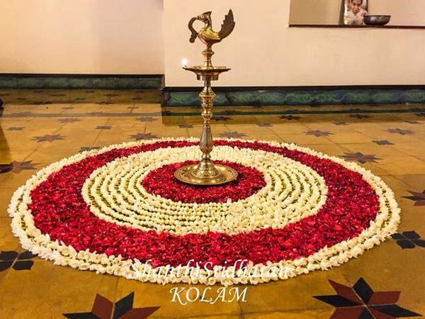 രണ്ട് കളറുള്ള പൂക്കളം