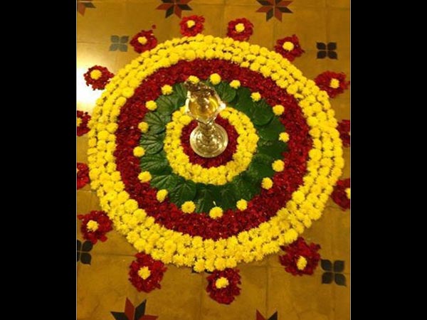 ഇലകളുടെ പൂക്കളം