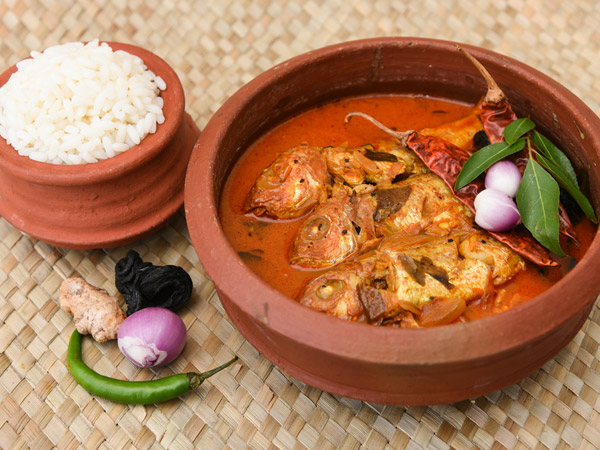 മീന് കറി തയ്യാറാക്കുമ്പോള്