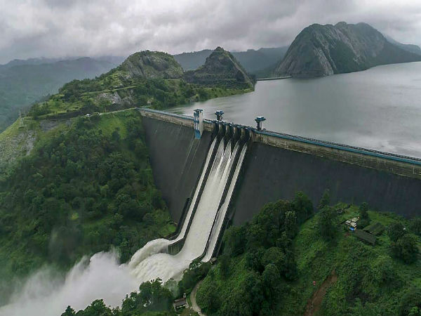 വെള്ളക്കെട്ടില് ഇറങ്ങാതിരിക്കുക