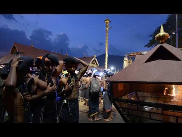 വ്രതത്തില് പ്രധാനം കറുപ്പ് വസ്ത്രം