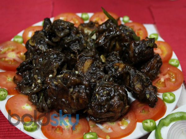 ചിക്കന് ചെറുകഷ്ണങ്ങളാക്കി