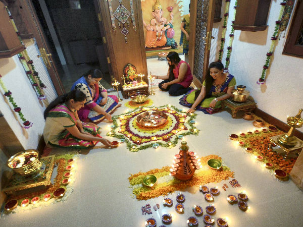 ദീപാവലിയ്ക്കു കോലമിടുന്നതും