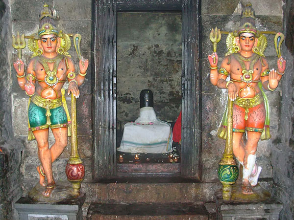 ക്ഷേത്രത്തില് നിന്നും പുറത്തിറങ്ങിയാല്