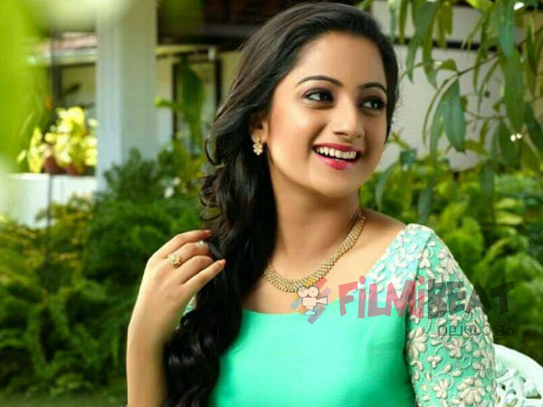 വീതി കുറഞ്ഞ ചുണ്ടുകളുള്ള സ്ത്രീകള്
