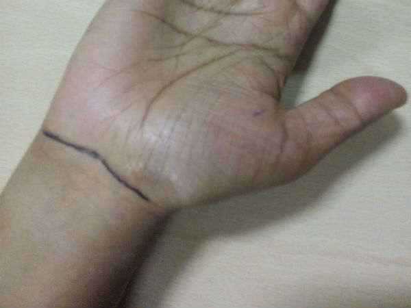 കയ്യില് ഒരു ബ്രേസ്ലെറ്റ് ലൈന്