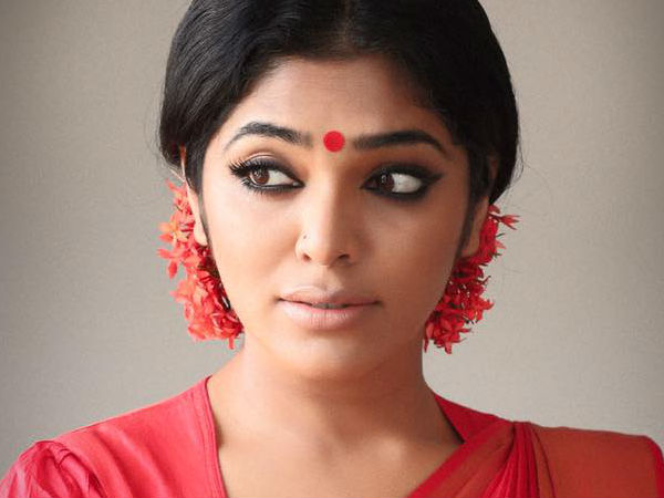 ഇടതുവശത്തു മൂക്കൂ തുളയ്ക്കണമെന്നു പറയുന്നത്