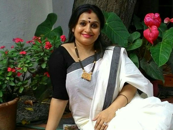 സെറ്റ് മുണ്ട് മോഡേണാക്കം