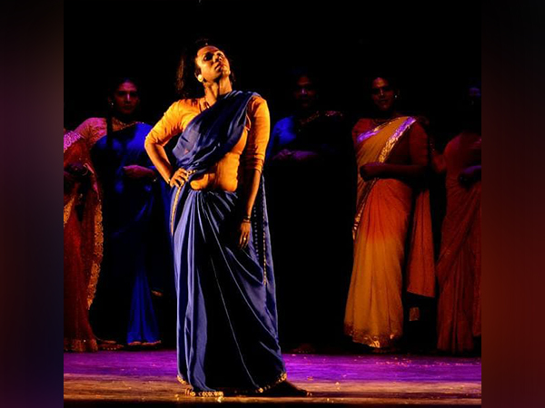 ധാരാളം അനുഭവങ്ങള് ജോലികള്