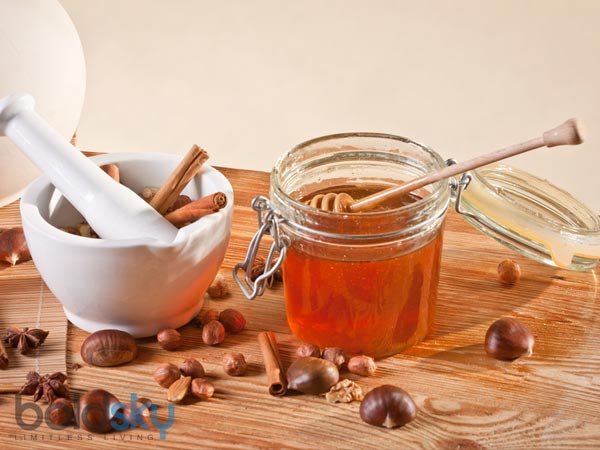 തേനും പഞ്ചസാരയും