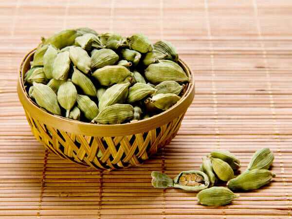 ശരീരഭാരം കുറയ്ക്കാന് ഏലയ്ക്ക വെള്ളം