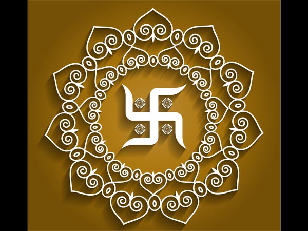 പ്രവേശനകവാടത്തില് സ്വസ്തിക് ചിഹ്നം