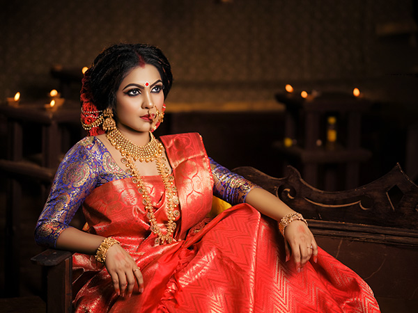സാരിയും ആഭരണങ്ങളും