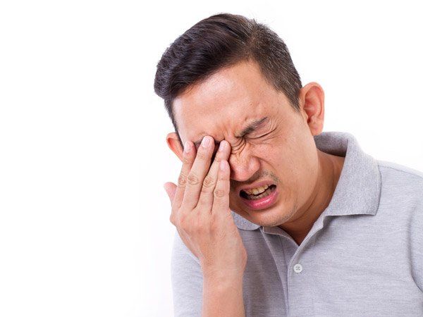 ഇടയ്ക്കിടെ കണ്ണുചിമ്മുക