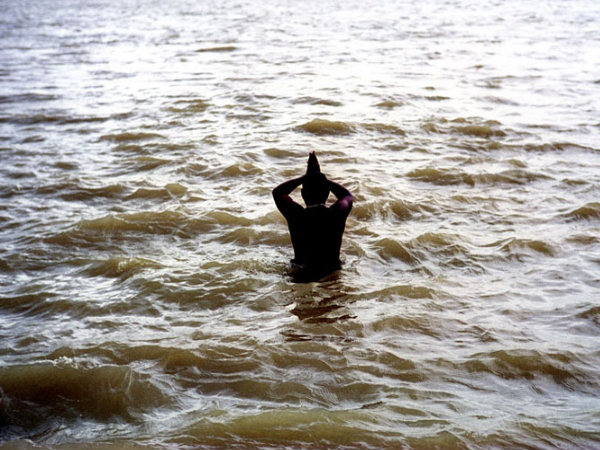 ഗംഗാനദിയില് സ്നാനം