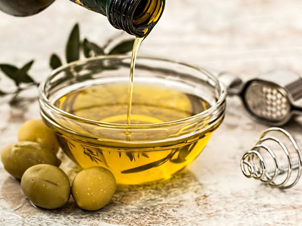 Reasons Why You Must Have A Spoon Of Olive Oil In The Morning