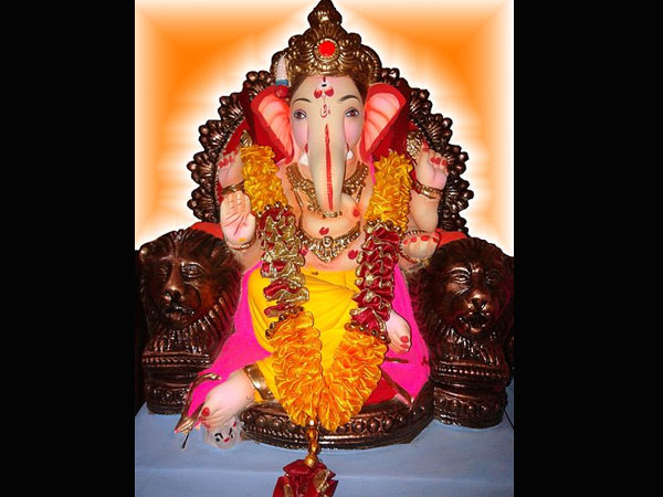 തുമ്പിക്കൈയുടെ ദിശ ശ്രദ്ധിക്കുക