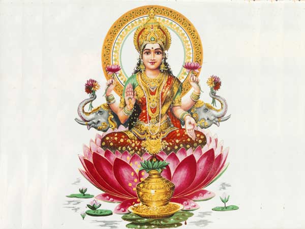 ലക്ഷ്മീദേവി വീട്ടിലെത്തുന്നു