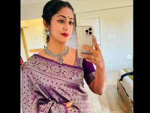 ബനാറസി സാരിയില്‍ സുന്ദരിയായി നവ്യ നായര്‍